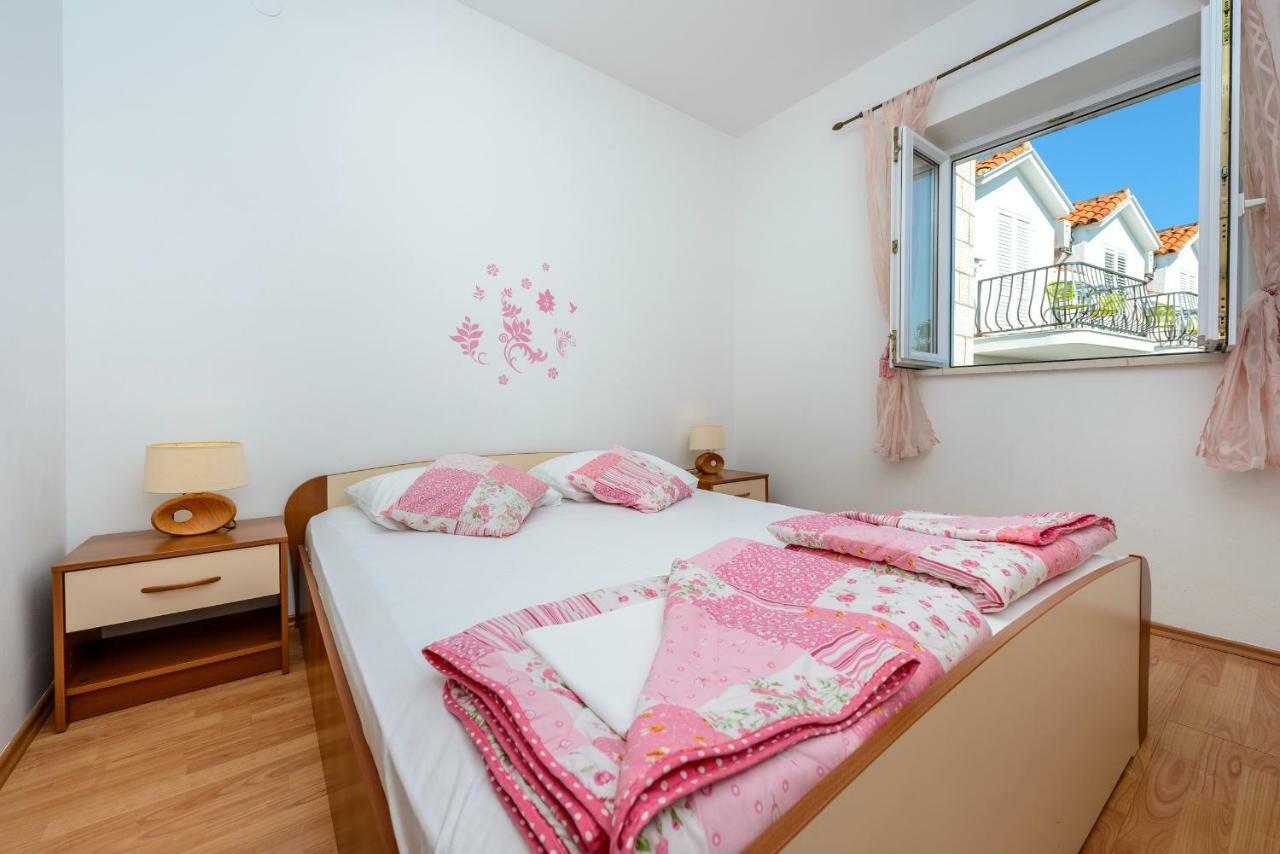 Guest House Villa Bellevue 2 ซัฟทัท ภายนอก รูปภาพ