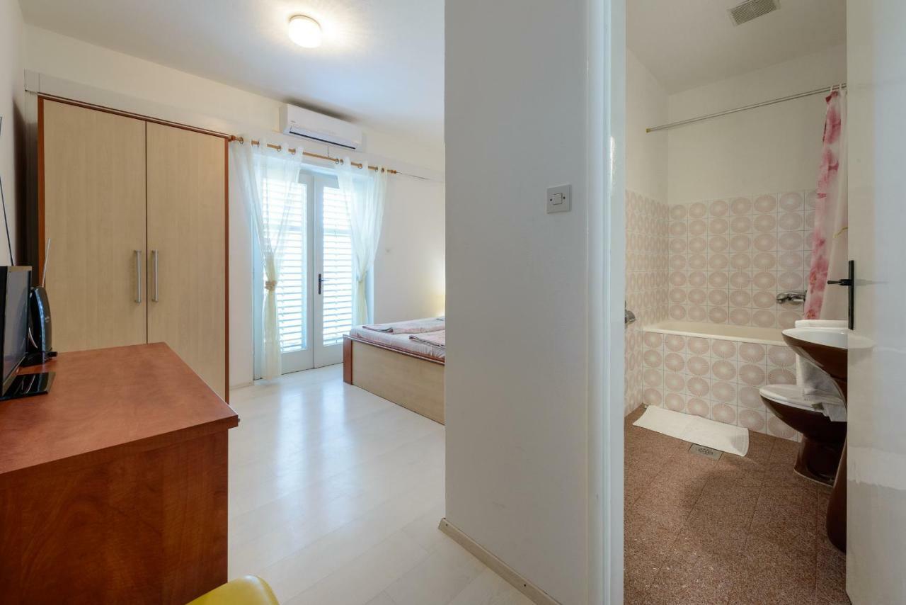Guest House Villa Bellevue 2 ซัฟทัท ภายนอก รูปภาพ