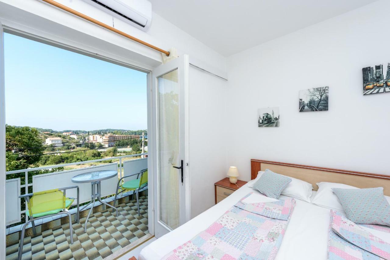 Guest House Villa Bellevue 2 ซัฟทัท ภายนอก รูปภาพ