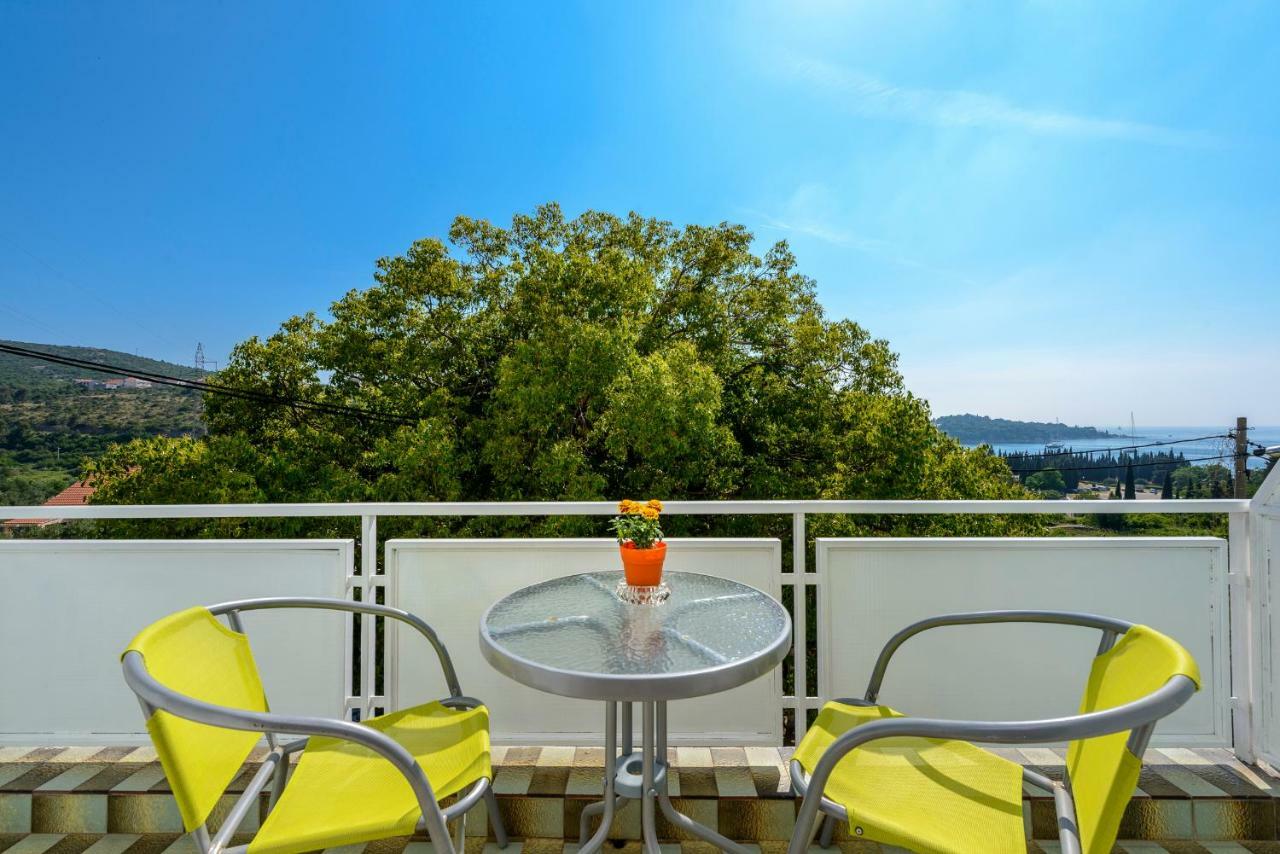 Guest House Villa Bellevue 2 ซัฟทัท ภายนอก รูปภาพ