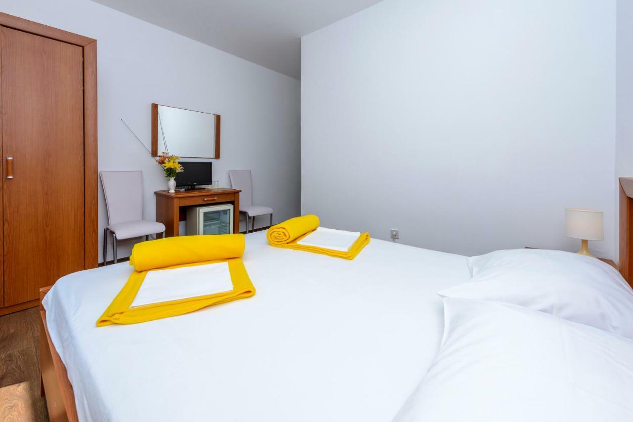 Guest House Villa Bellevue 2 ซัฟทัท ภายนอก รูปภาพ